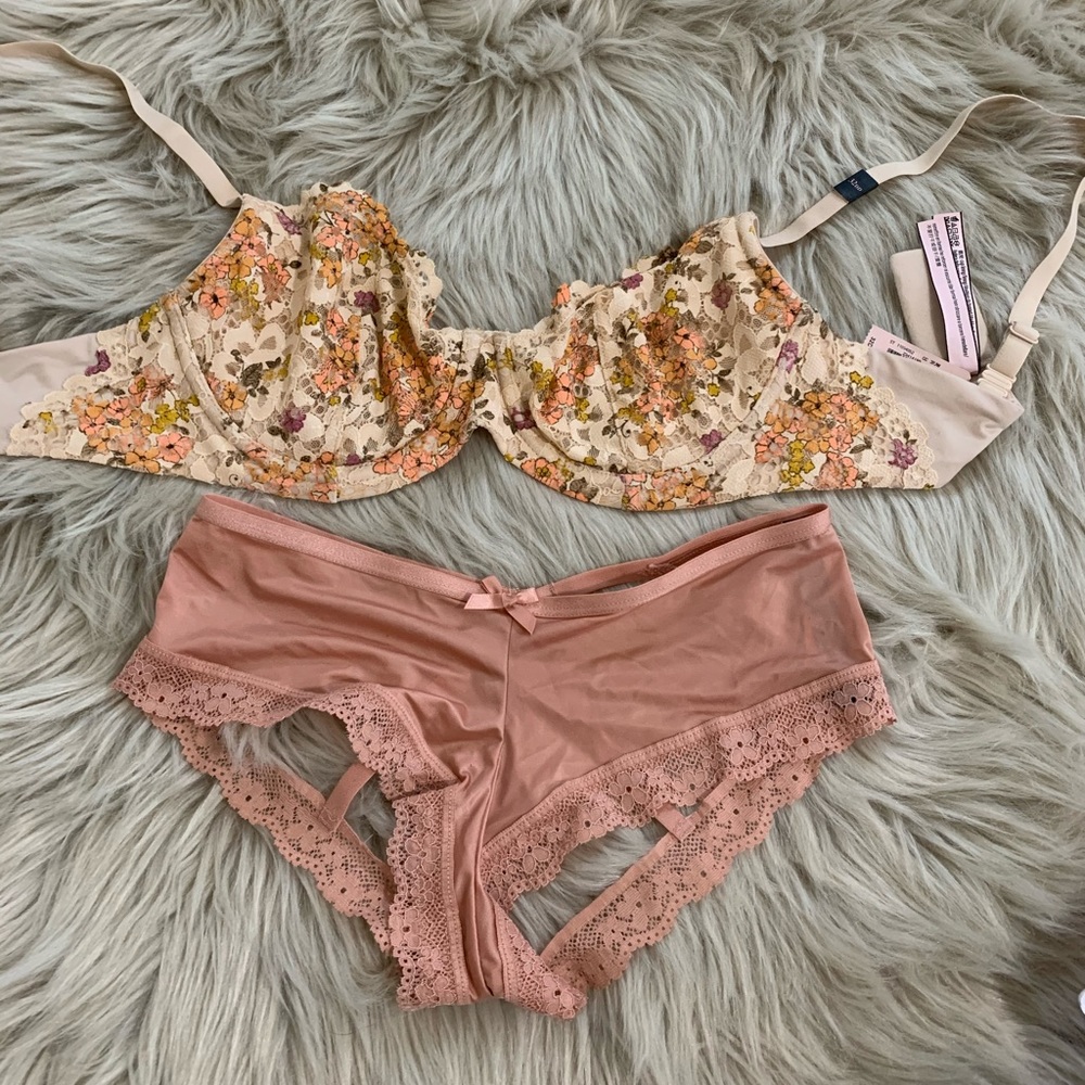 NWT VS Floral Bra(32DD) and Panty(S) set